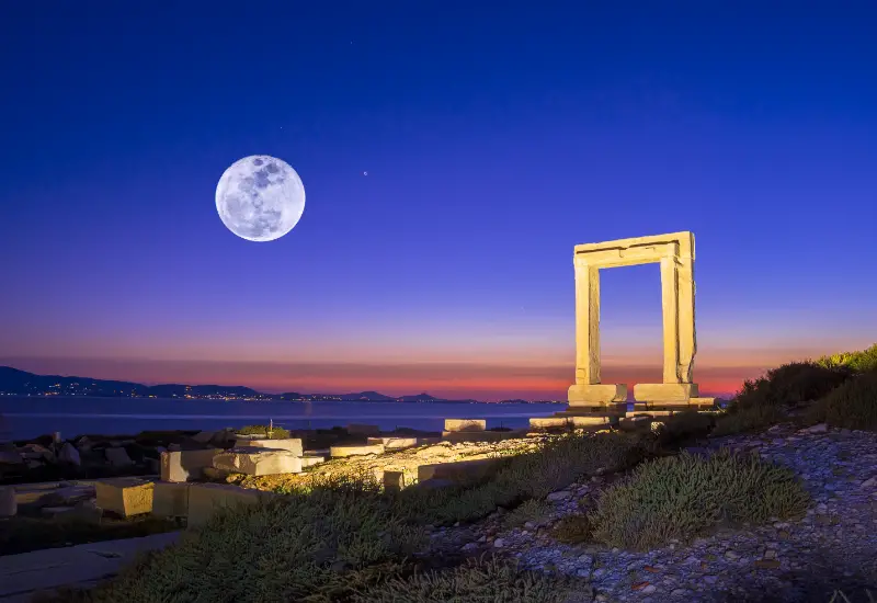 Naxos vs. Santorini: Which Is the Better Vacation Spot?